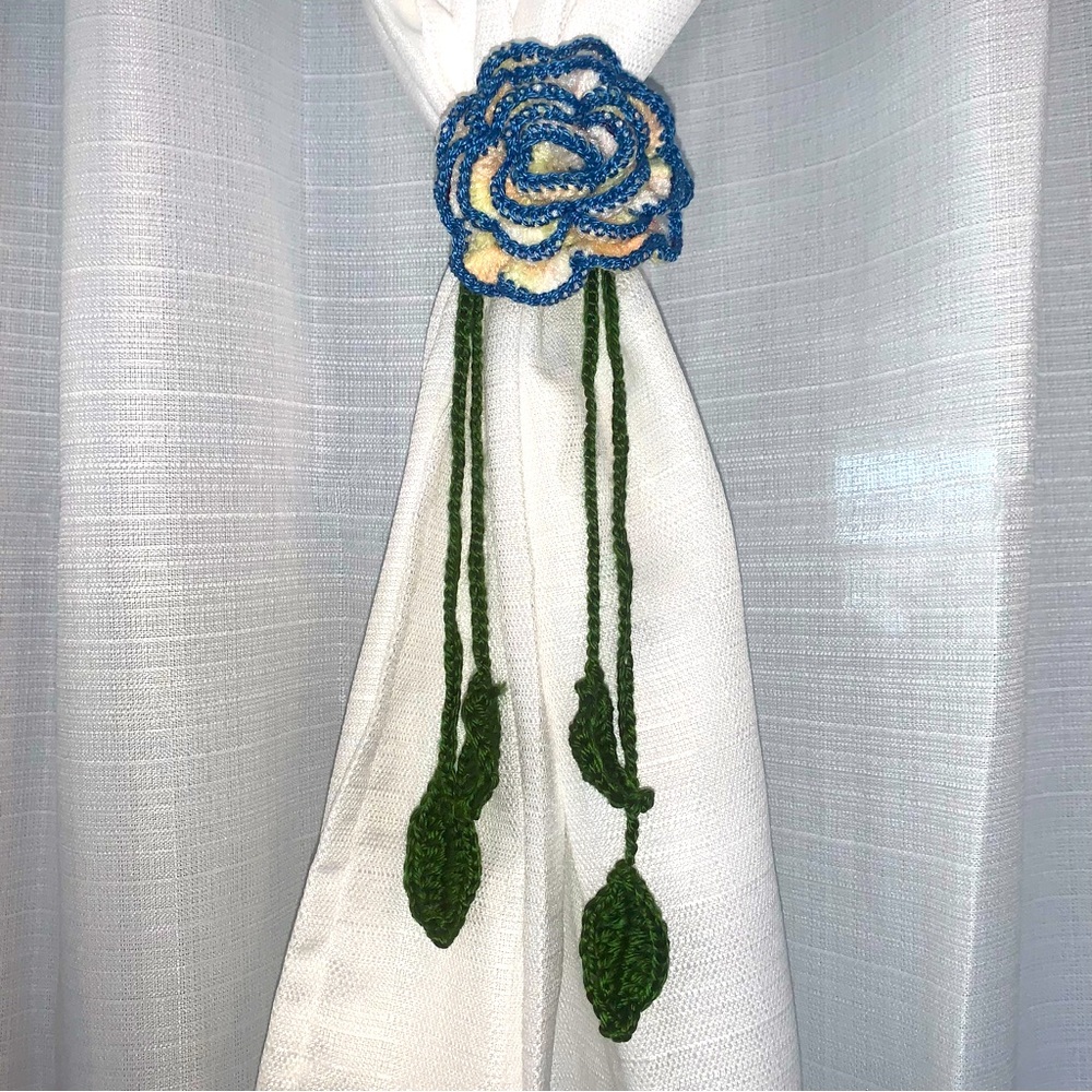 Crocheted curtain tie backs handmade set of 2
Can make multiples upon request